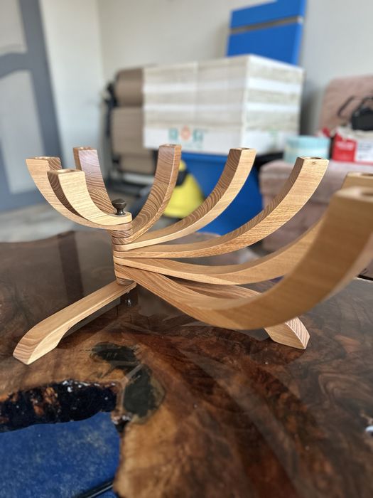 Ръчно изработен дървен свещник от акация