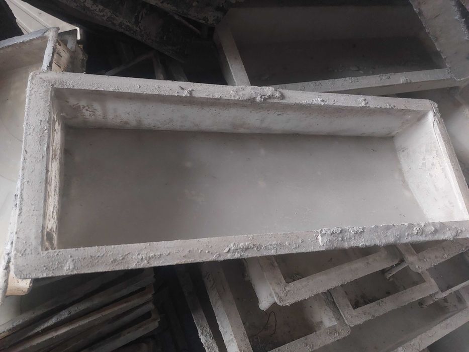 Калъпи за плочки и бордюри