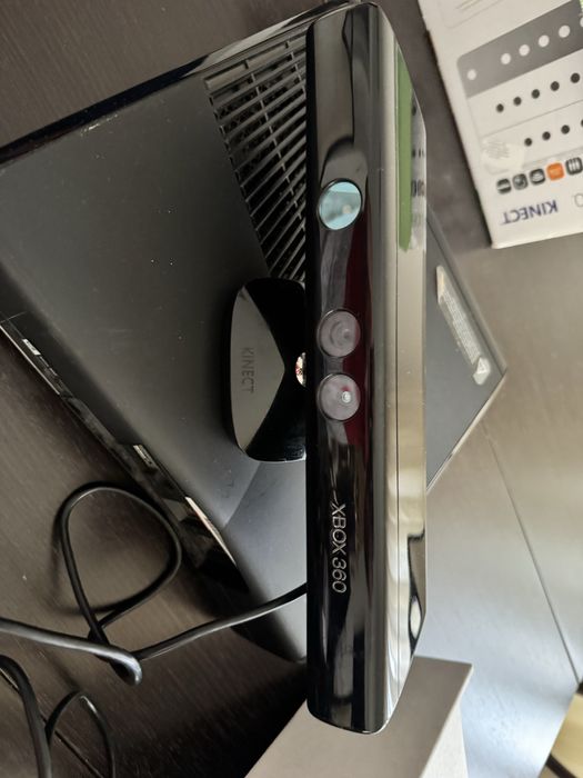 Vand XBOX 360 KINECT in perfecta stare ,aproape nou ambalaj original .