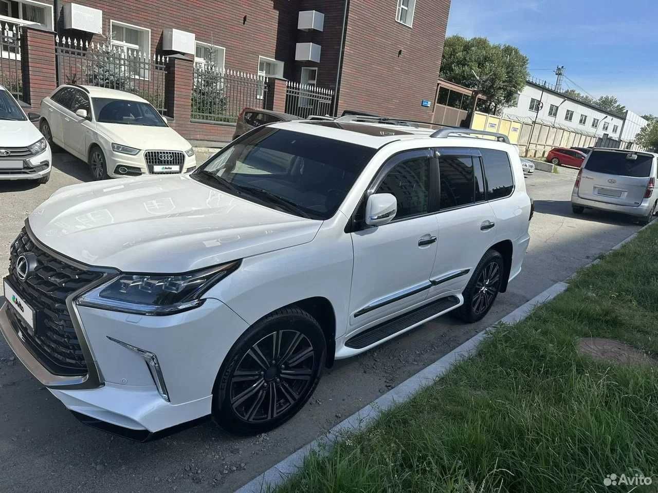 Lexus LX570 Внедорожник на газу