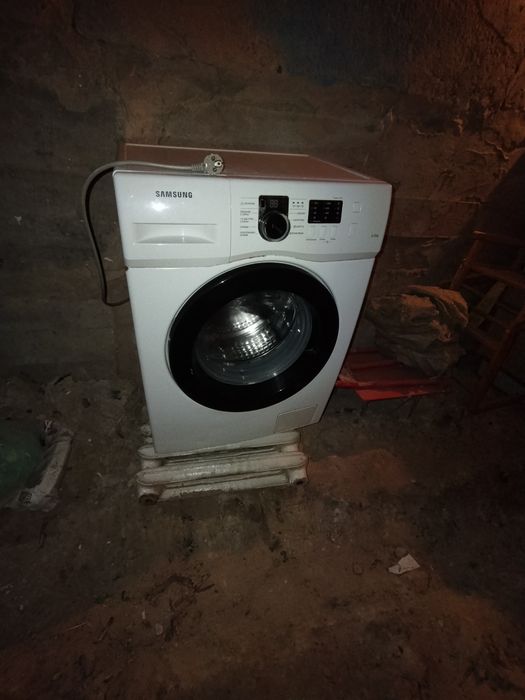Продаю стиральную машину
