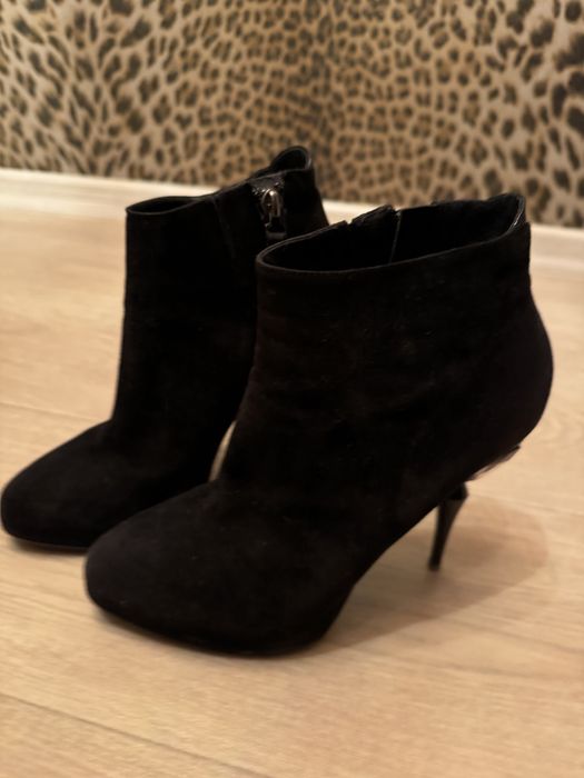 Продам осенние замшевые ботинки!