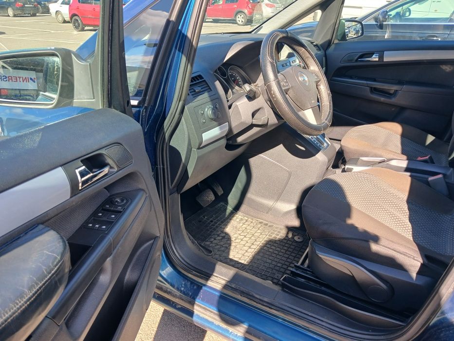 Vând Opel Zafira