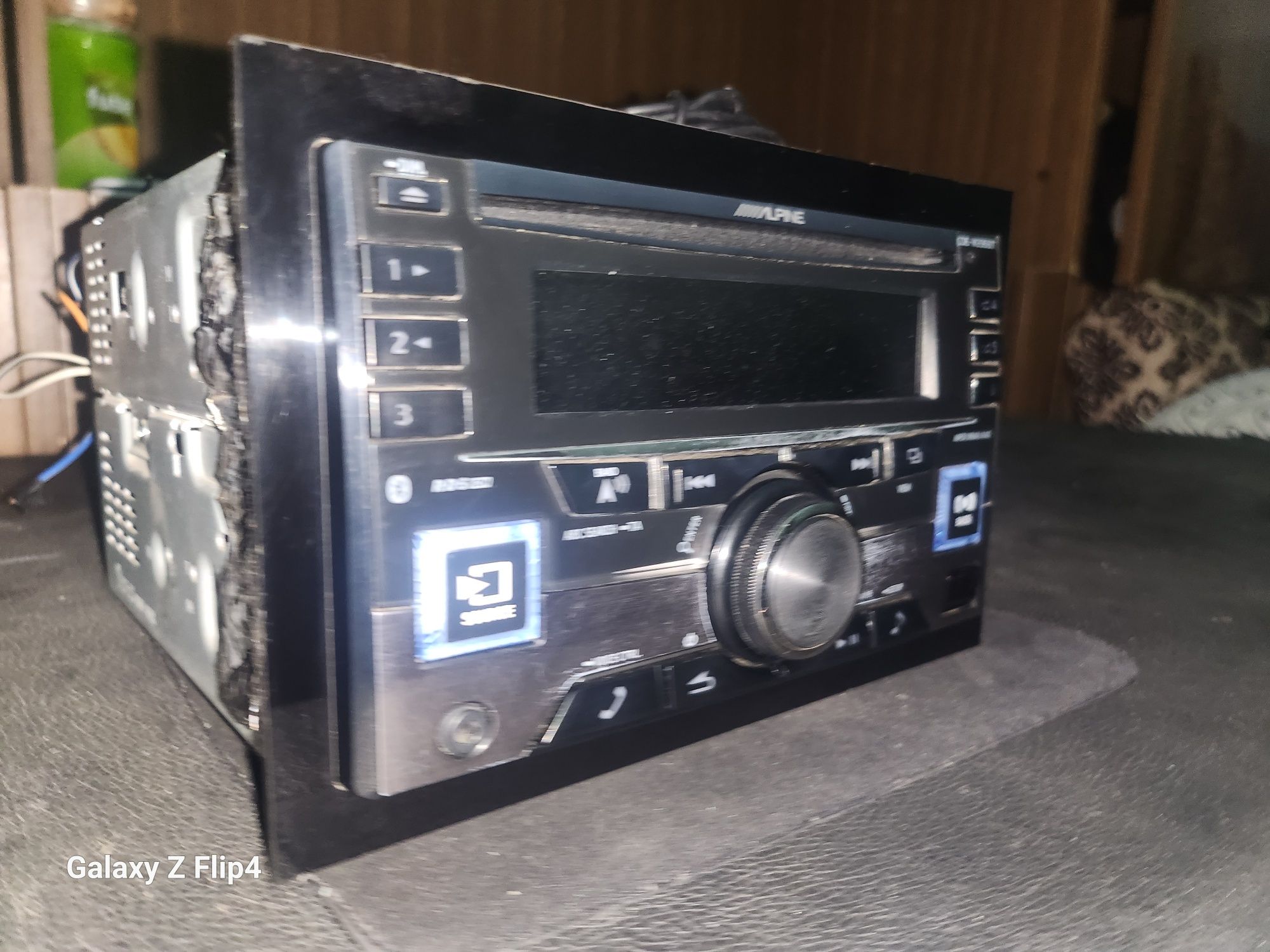 Продам магнитолу alpine cde w296bt