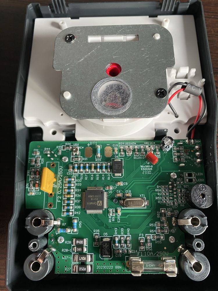 Nou,Multimetru analogic de precizie 88T cu procesor de masurare
