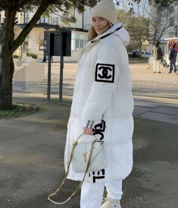 Geacă Chanel 
Alb
S M L XL XXL 
Negru 
S M L XL XXL 
400 lei
Livrare j