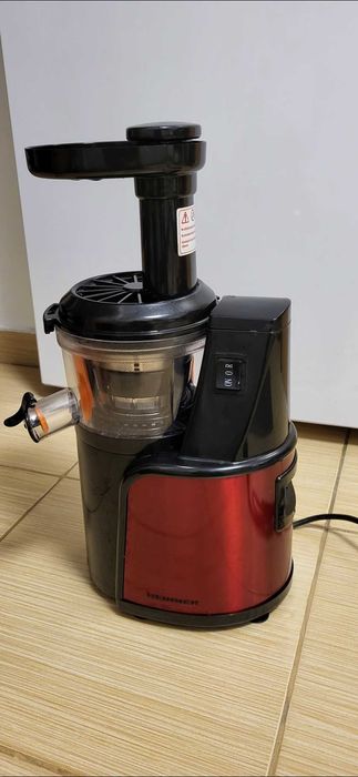 Storcator fructe/legume prin presare la rece