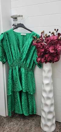 Зелена сатенена рокля, размер S-M