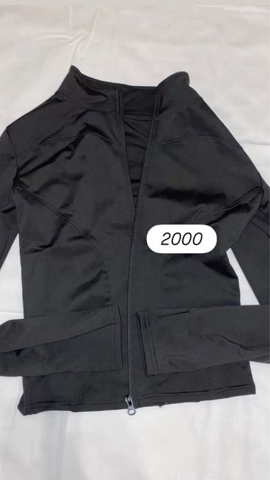 Продам женскую одеджу