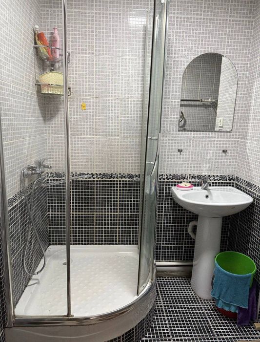 Buyuk ipak yoʻli metrosi yonida 1 xonali kvartira ijaraga beriladi