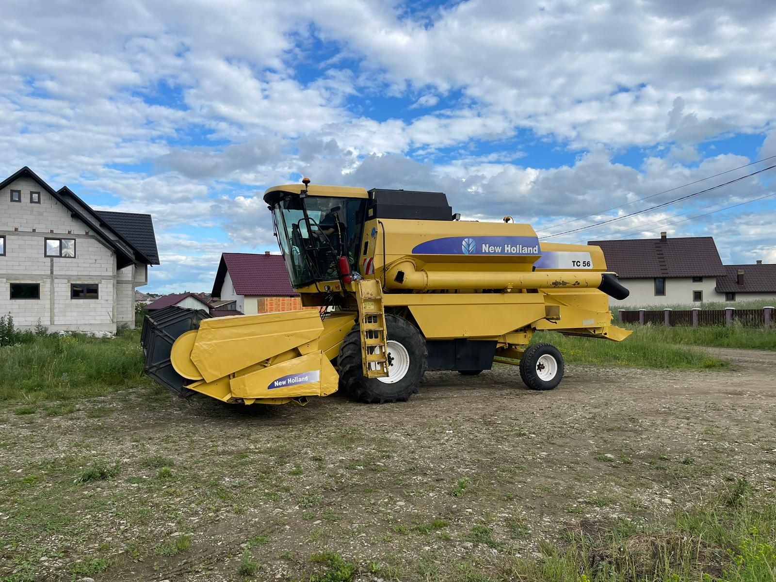 Combina  New Holland tc 56