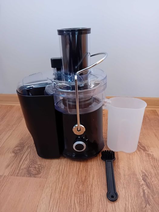 Самопочистваща се сокоизтисквачка Max Chef