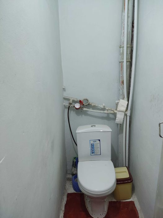 Shahar markazida 2 xonali kvartira sotiladi.