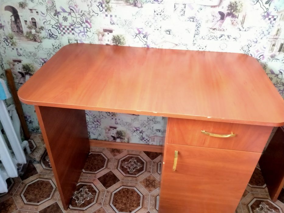 Продам письменный стол