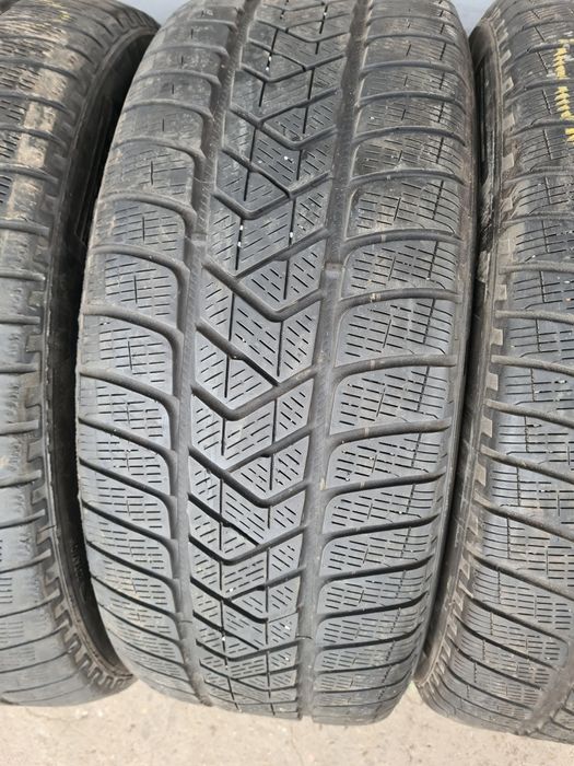 4 бр. зимни гуми 235/55/19 Pirelli MOE RSC DOT 0318 4,5-5,5 mm