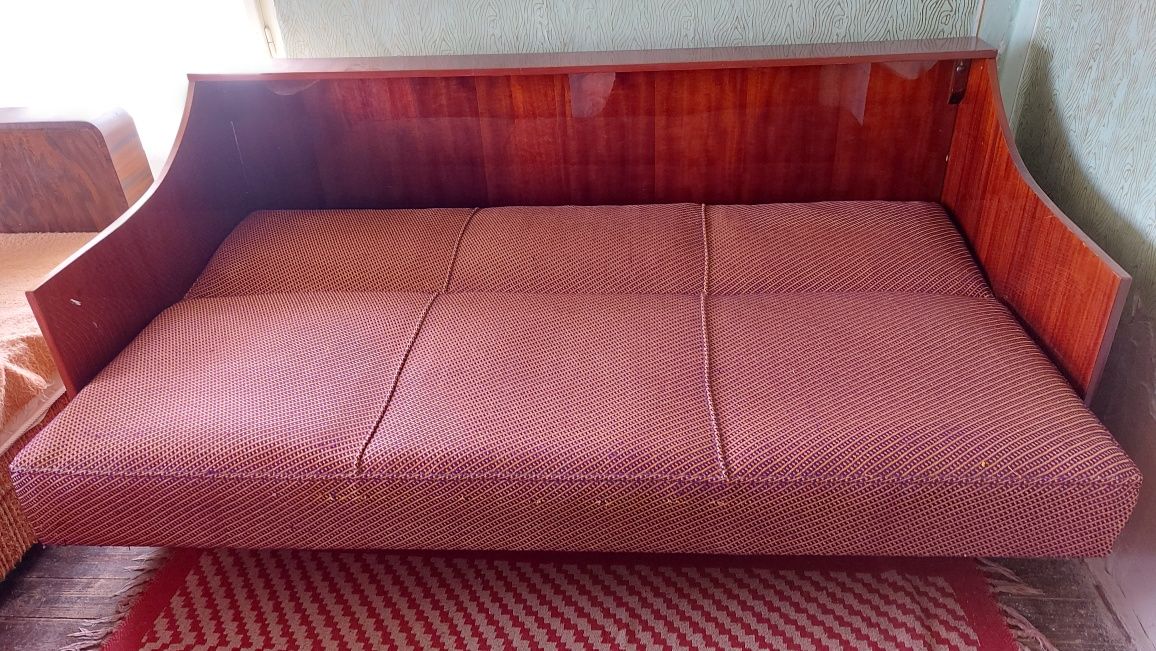 Canapea extensibila,  de 2 persoane, stare buna,