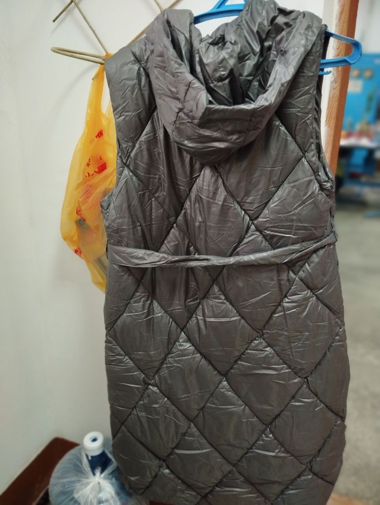 Продам женскую жилет