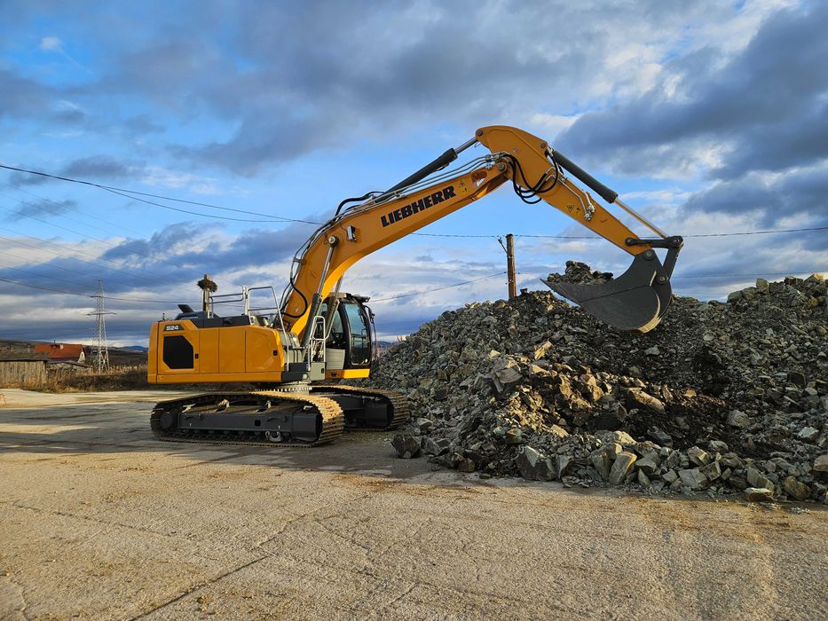 Excavator R924 de inchiriat pe termen lung