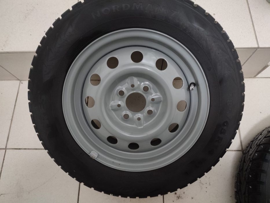 Зимние шины R14 состояние отличное