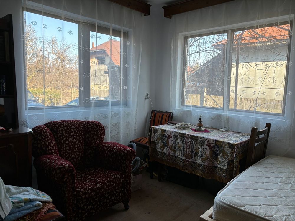 Casa cu gradina in zona de dealuri