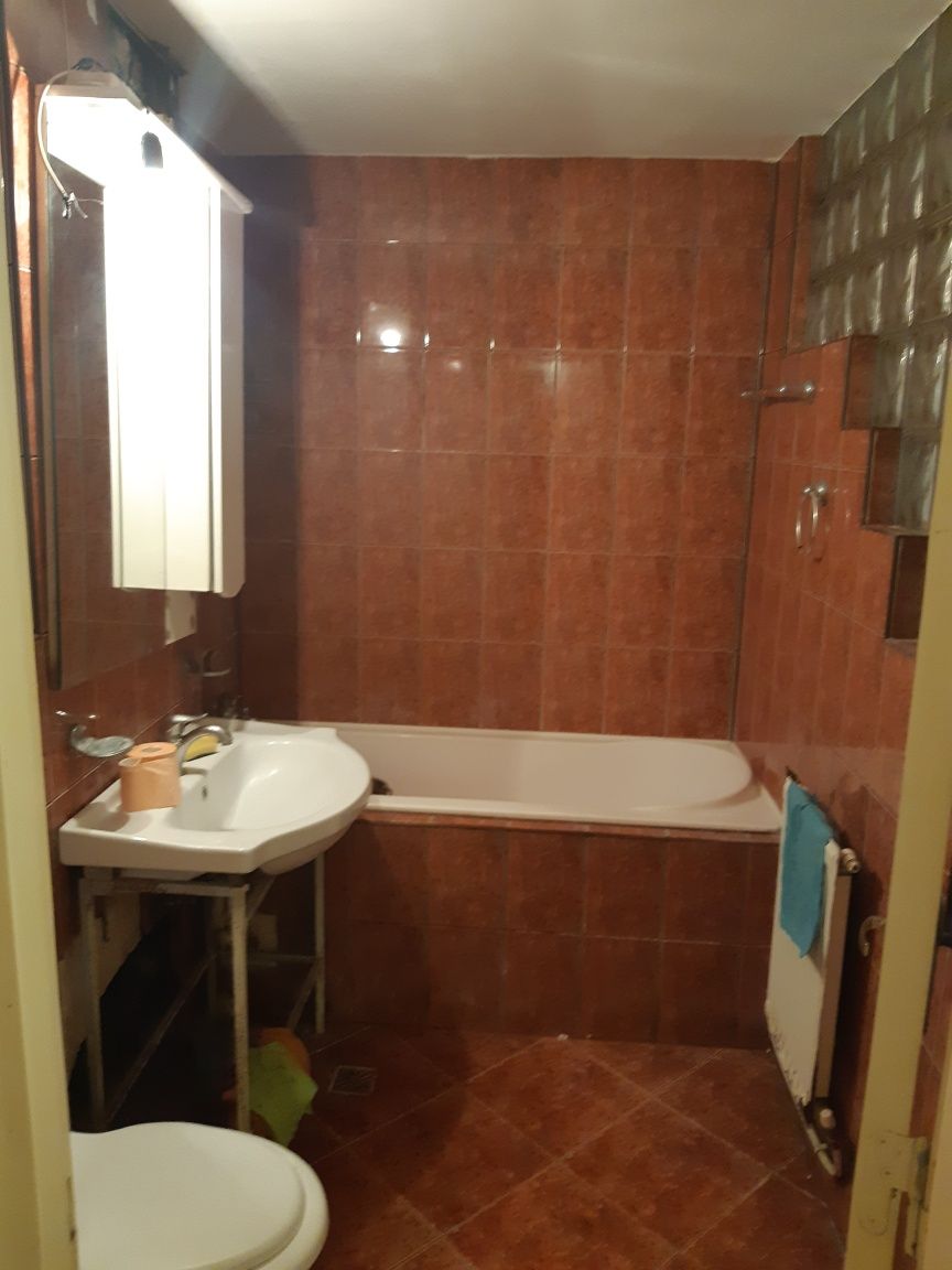 Vând schimb apartament cu 4 camere