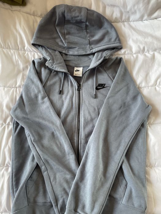 Оригинален суичър Nike чисто нов размер S ,100 лв по договаряне