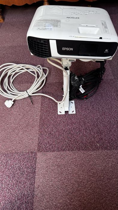 Videoproiector Epson EB-FH52 ca nou