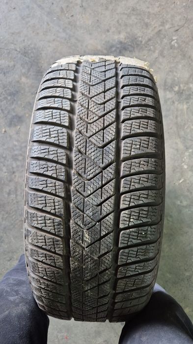 245 45 R 18 Pirelli iarna-o buc