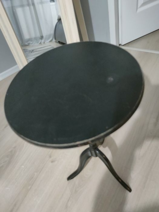 Măsuță vintigi neagră
