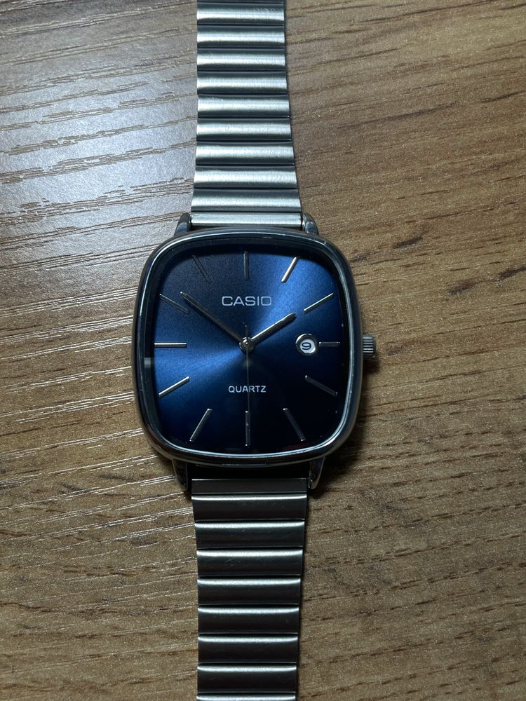 Часы «Casio Quartz Watches» в отличном состоянии
