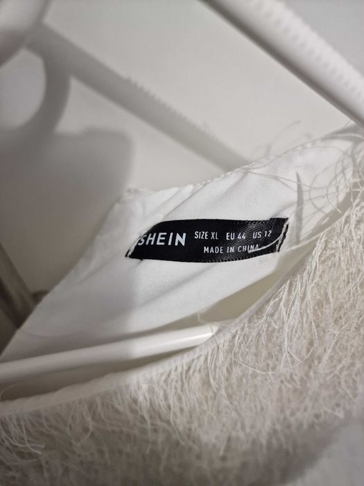 Рокля с декоративни пера ХЛ