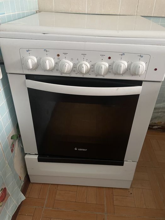 Продаю электрическую плиту Gefest — подключай и готовь!