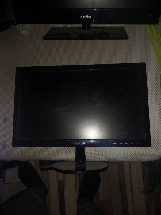 Vând 3 monitoare (2 Asus și 1 Eboda