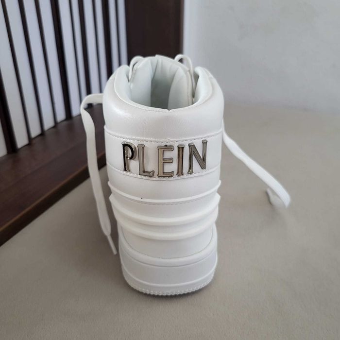 Philipp Plein Sport Strălucirea Eleganței

nr 41