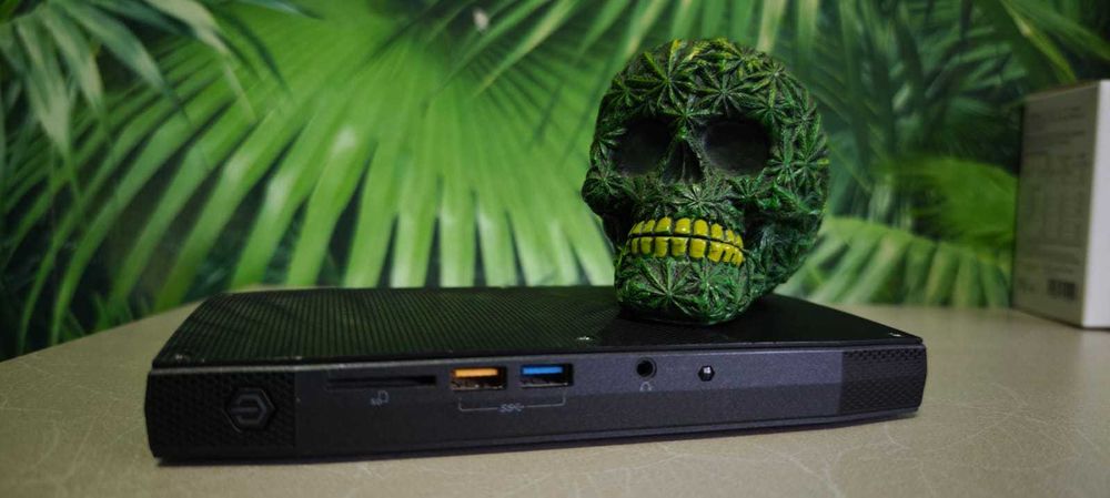 Intel NUC6i7KYK – Skull Canyon • i7 • 32GB RAM • 1.2TB NVMe