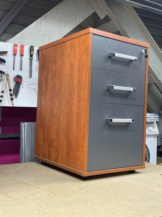 Шкафове комплект контейнери