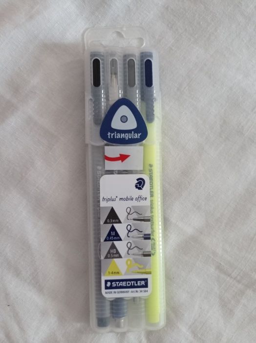 Set pixuri cu bila Staedtler Triangle 4piese