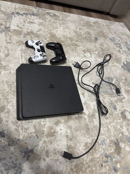 Playstation 4 slim 1 Tb.