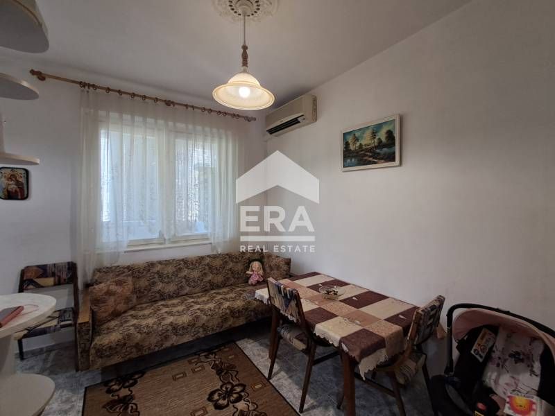 Тристаен, ексклузивен, частично обзаведен апартамент за продажба, с от