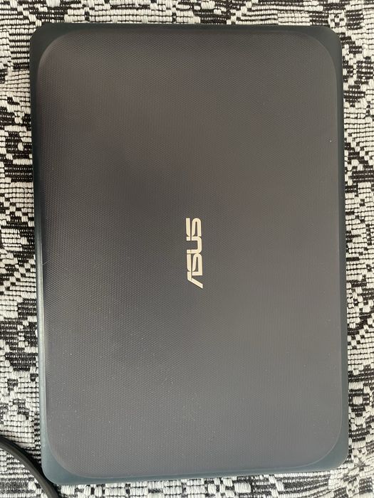 Лаптоп ASUS W202N