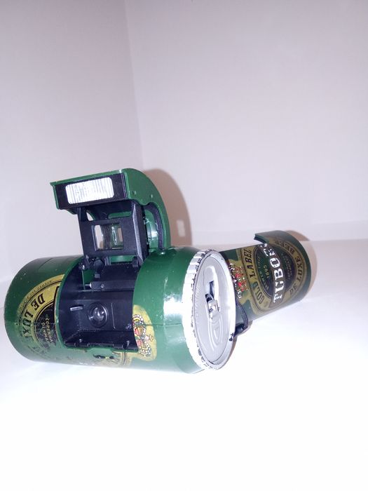 Aparat foto vintage ascuns într-o doză de bere Tuborg raritate colec
