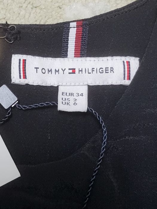 Vindem rochiță Tommy Hiflingher