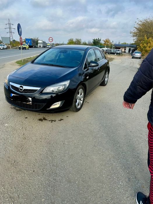 Opel astra j  fab2012  disel 17 acte la zi fiscal pret3150 euro
