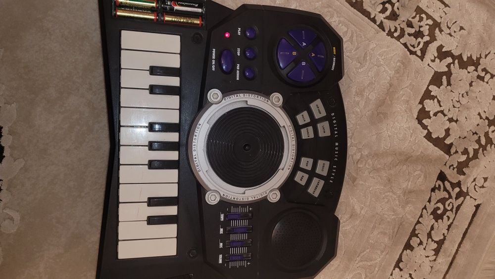 Pian electric Bruin pe baterii