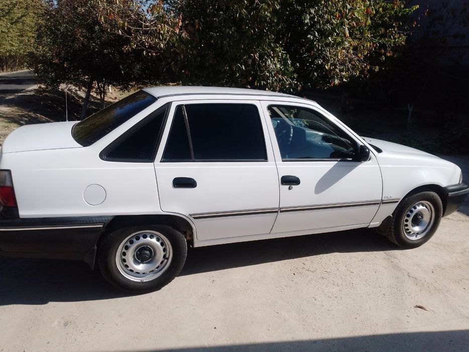 Nexia 1 1999 sotiladi