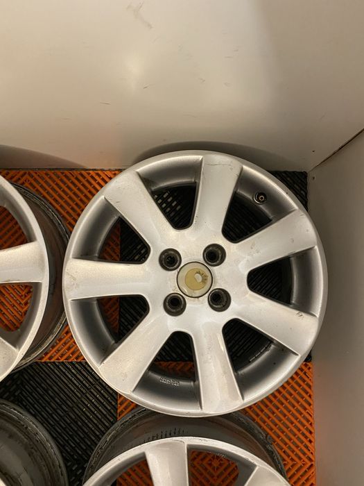 Jante aluminiu 4x100 Dacia Logan , Sandero , Dokker , Clio pe 15