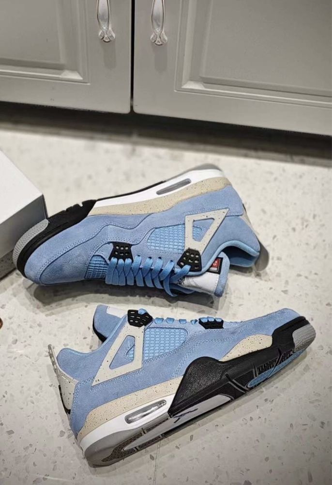 Air Jordan 4 Retro University Blue Nike Unc