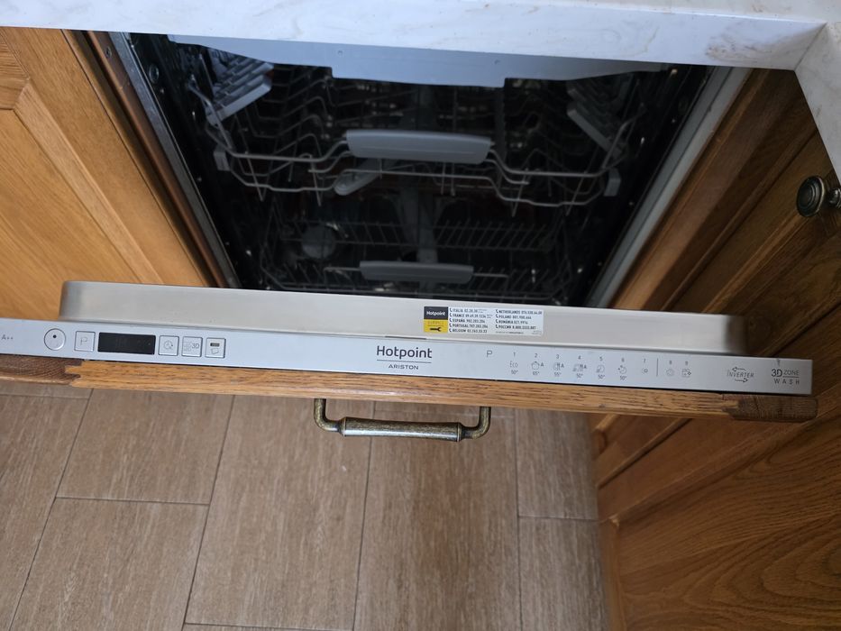 Продам посудомойку Hotpoin Ariston