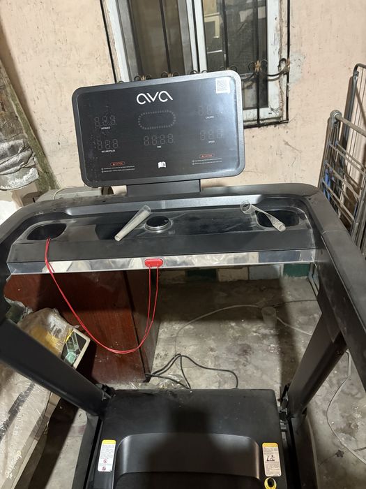 Продам беговую дорожку новую