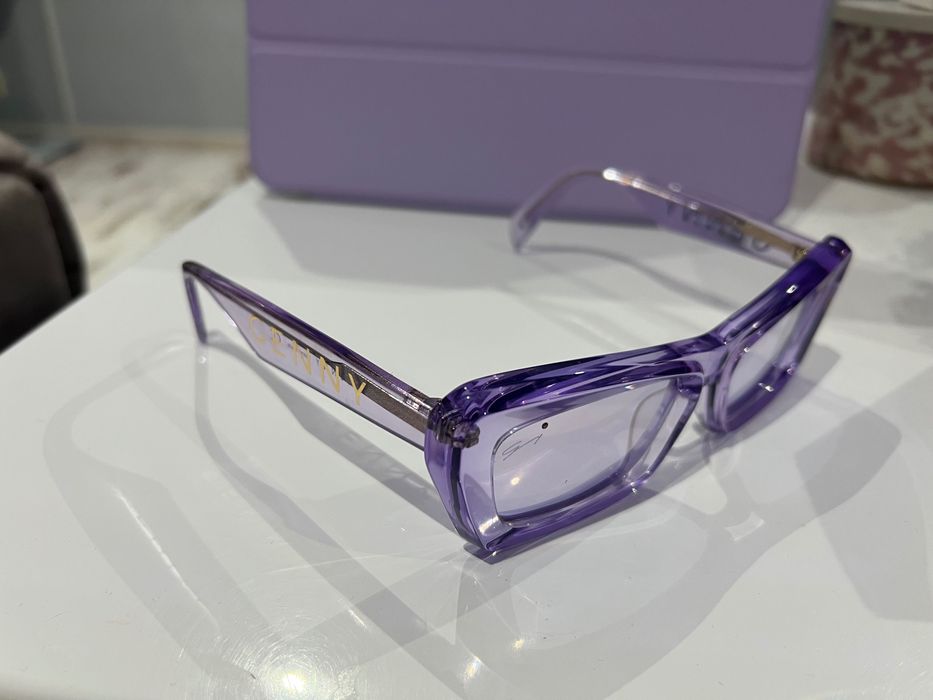 Продавам слънчеви очила Genny